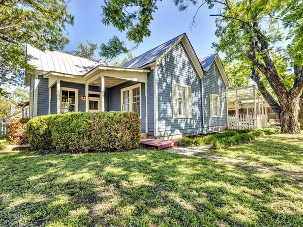 510 E Creek St, Fredericksburg, TX 78624