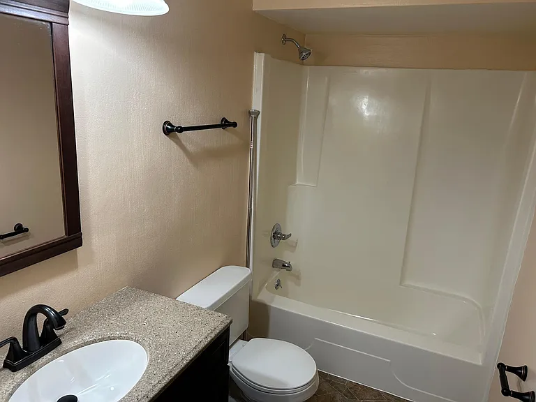 5 Maplewood Dr #12 — Photo 8