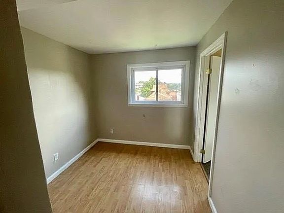 3rd image of 2113 Orchard St