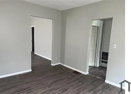 498 Gage St — Photo 4