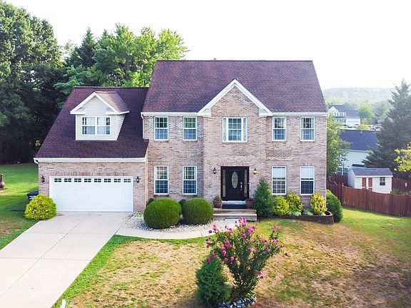 3rd image of 6 Nassau Ct