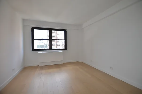 Rented by Manhattan Realty Group | media 19