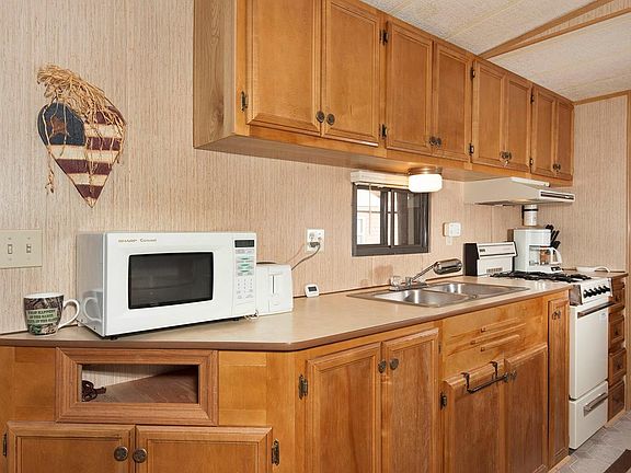 5th image of 85 Revett Dr #176