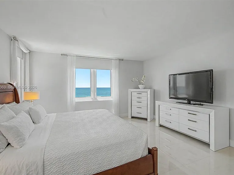 2301 Collins Ave #1210 — Photo 14