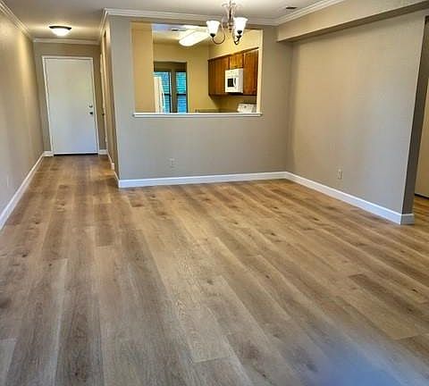 2nd image of 2401 Eilers Ln