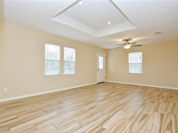 4th image of 4711 Englewood Dr