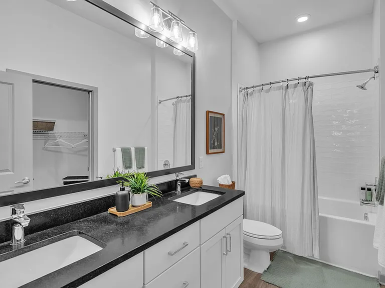District 757 Apartments — Photo 29