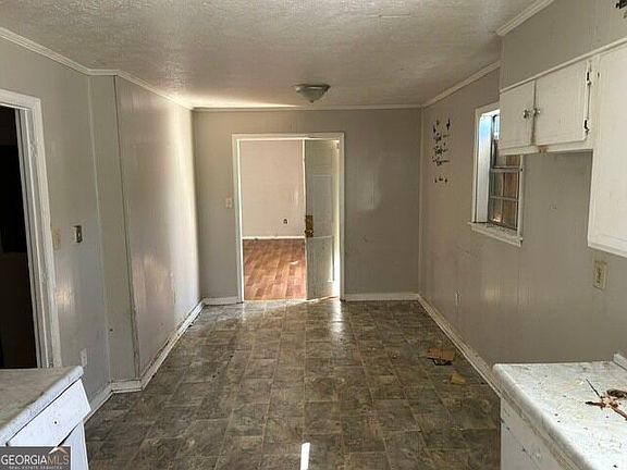4th image of 1121 Lyons St