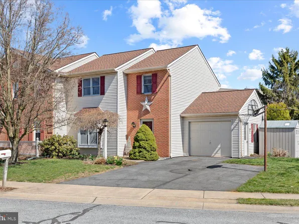 237 Zwecker Cir, New Holland, PA 17557