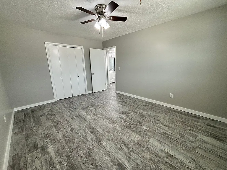 University Apartments - 301 N University Dr, Edmond, OK 73034 — Photo 9