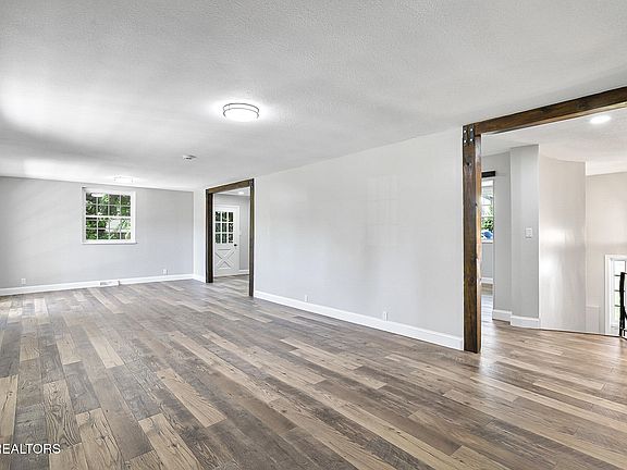 5th image of 402 N A St
