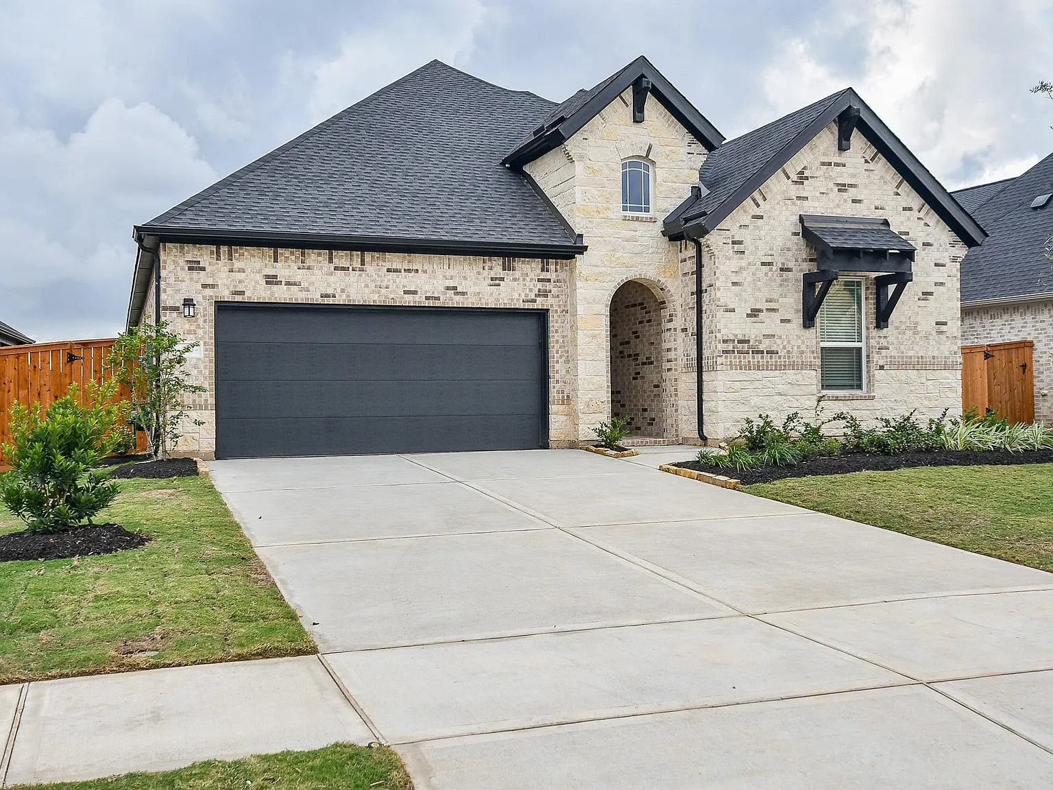 4 bed, 3.0 bath, 2408 sqft, $2,900 — Photo 3