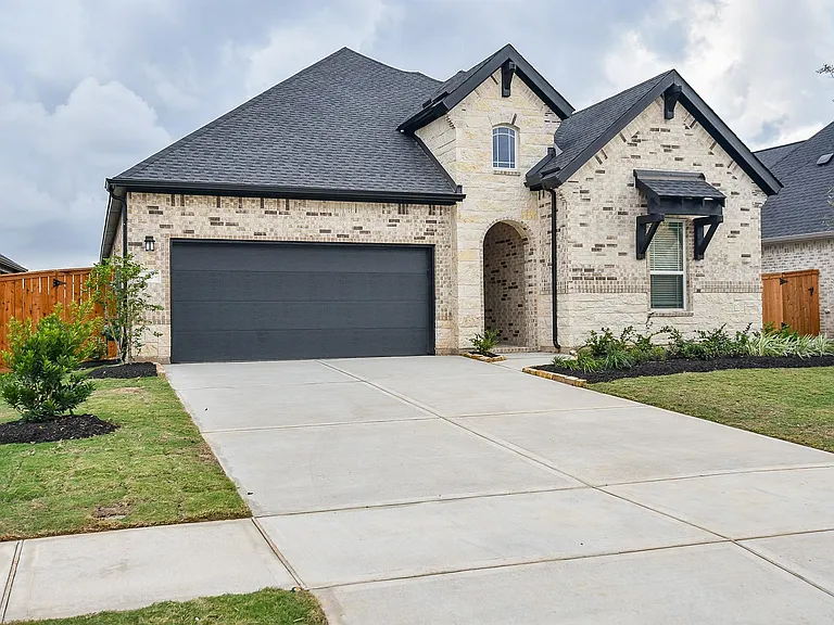 7622 Ridgeside Dr — Photo 2