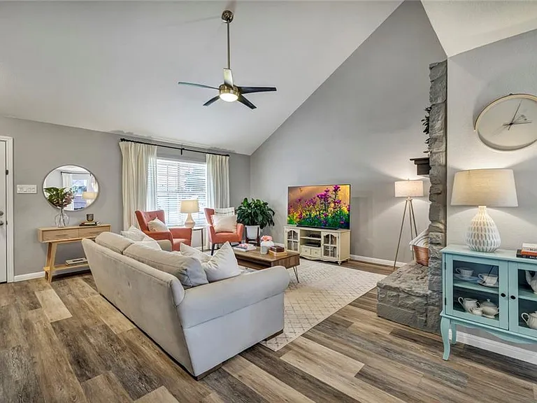 1808 Sylvia Ln — Photo 4
