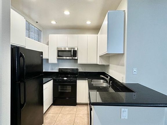 5th image of 1450 N Vista St #104