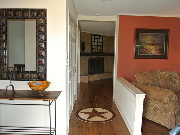 Foyer, Family Rm on right