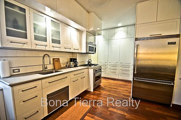 Rented by Level Group | media 14