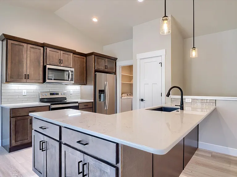 910 Phipps Ave — Photo 44