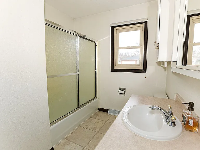 601 W Interstate Ave — Photo 22