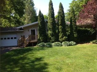 7 Stoneybrook Ln, Oak Ridge, NJ 07438