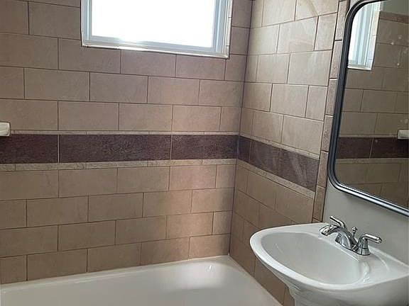 5th image of 2809 Ball St #1