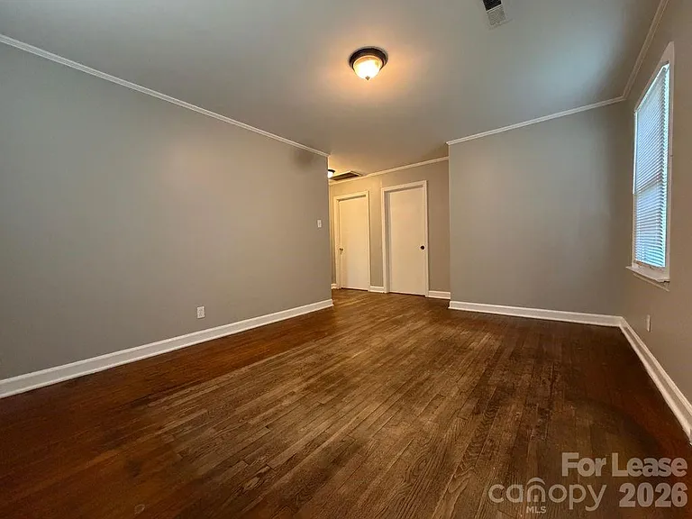 202 E Jenkins St — Photo 3