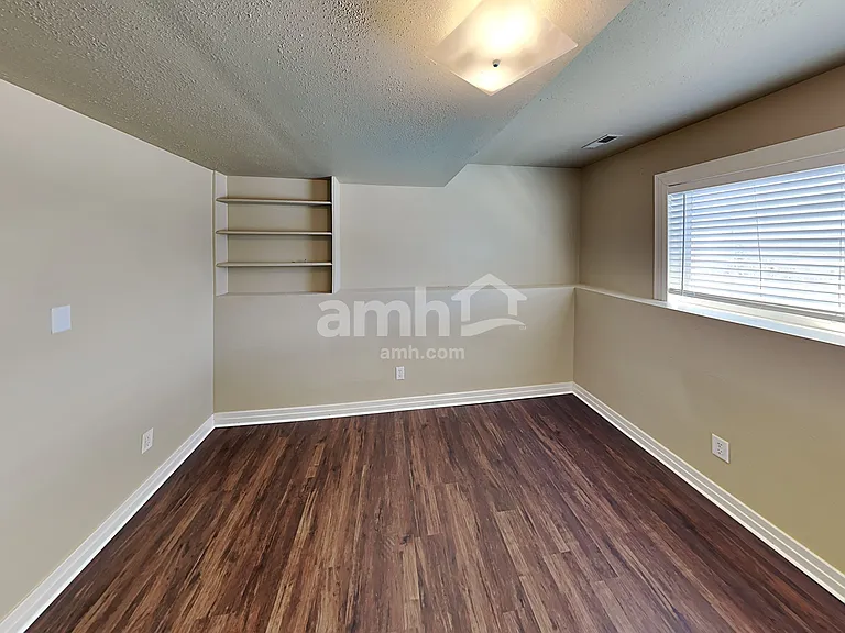 482 W 465 S — Photo 14