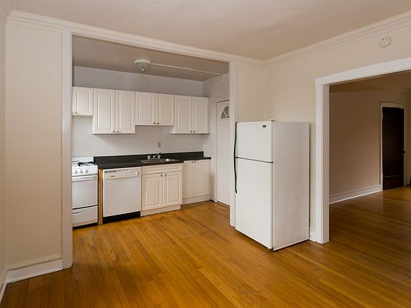 4th image of 1135-135 Oak Ave #W3