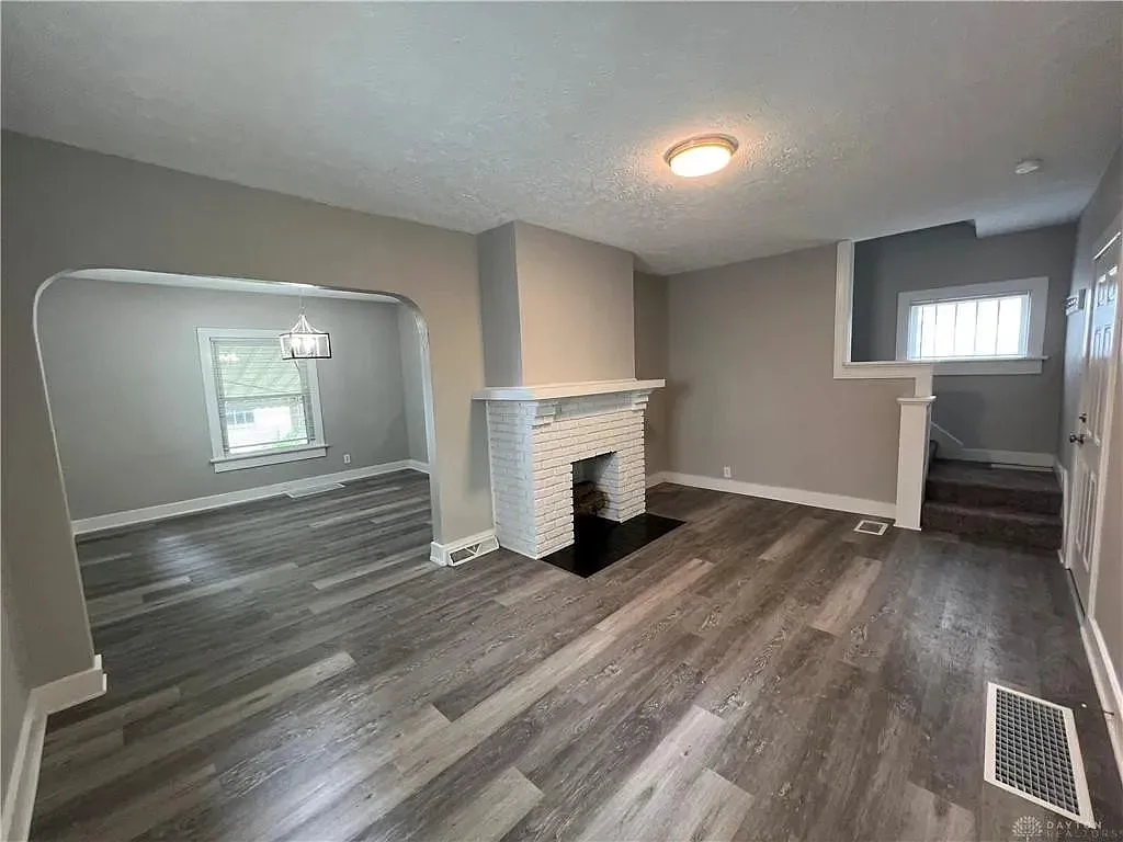 2 bed, 1.0 bath, 1044 sqft, $1,157 — Photo 4