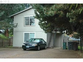 331 NW Bailey Ave photo 1