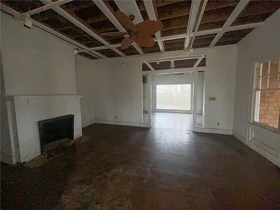 3rd image of 1036 Washington St