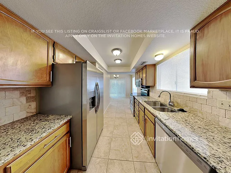 406 E Topeka Dr — Photo 8