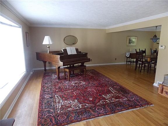 4th image of 210 Westview Dr