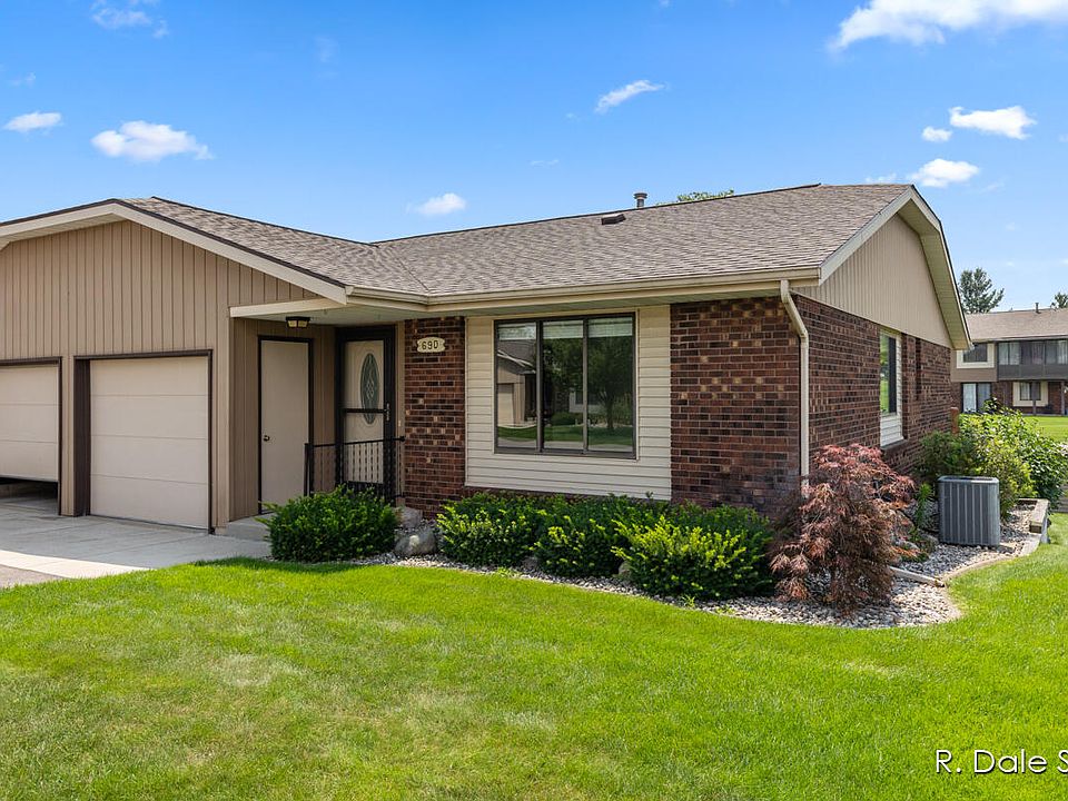 1st image of 690 Waterview Ct SW #32