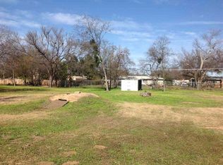 105 W Hamilton St, Llano, TX 78643