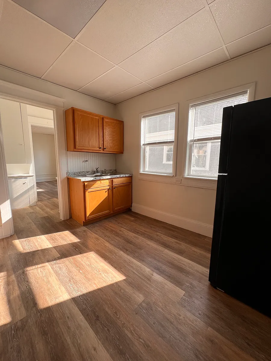 Building Photo - 100 Coleridge Ave #104-1/2