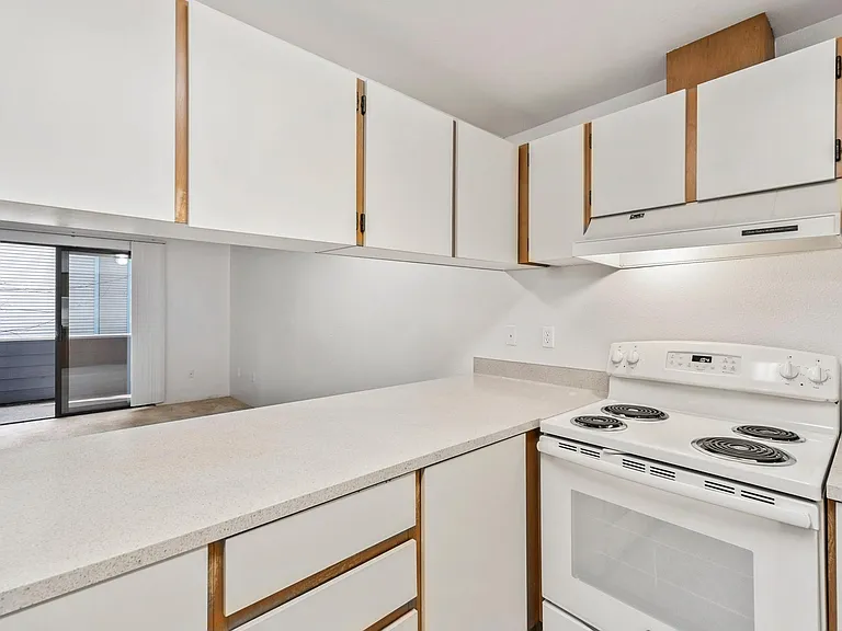 Michelle Apartments — Photo 27