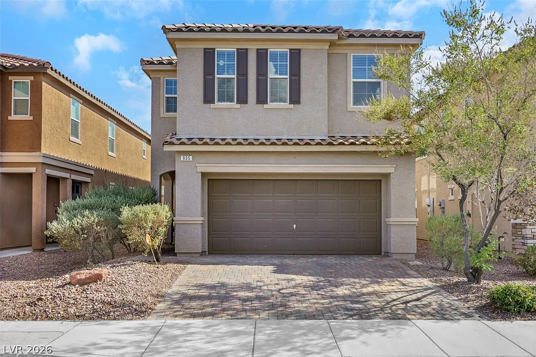 5 bed, 3.0 bath, 2469 sqft, $2,500 — Photo 1