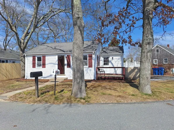 3 Aztec Dr, Wareham, MA 02571
