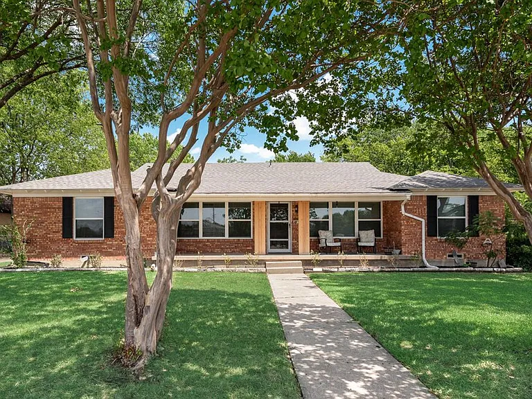 9506 Mercer Dr — Photo 2