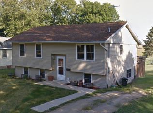 307 W Leland St, Lanark, IL 61046