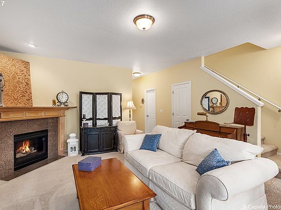 3rd image of 4695 SE Sandalwood St