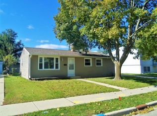 141 Golfview Ln, Carpentersville, IL