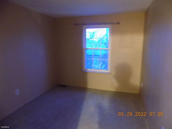 4th image of 39556 Old Dominion Dr