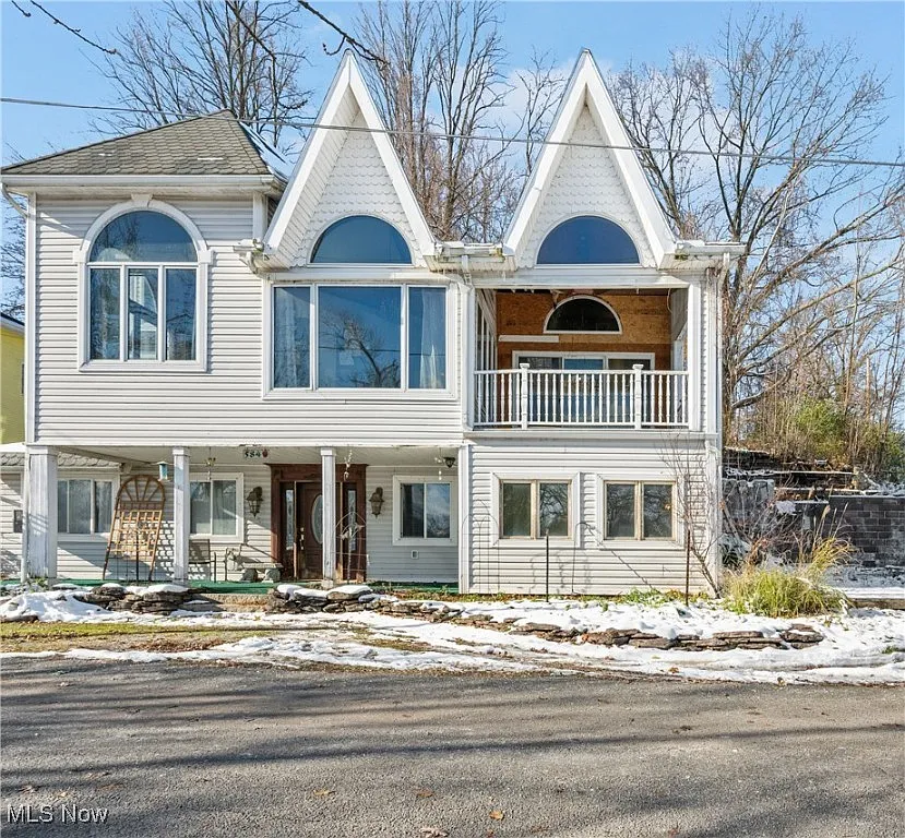 584 Apple Dr photo 1