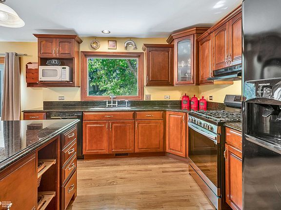 5th image of 2320 Waterbury Cir