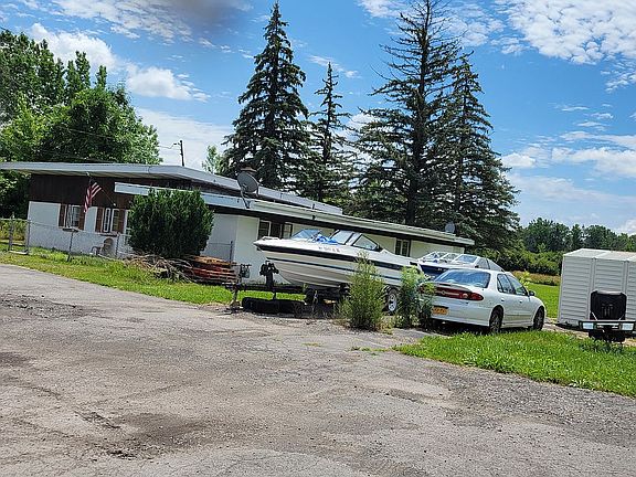 2nd image of 3386 Niagara Falls Blvd