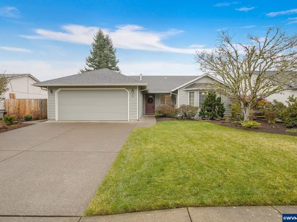 721 SE Azalea Ave, Dallas, OR 97338