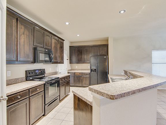 4th image of 4121 Tiburon St
