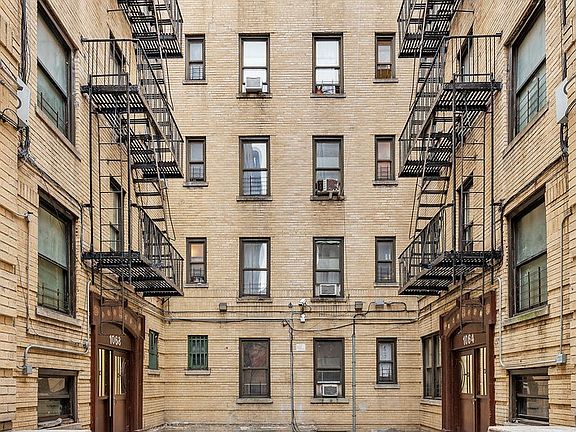2nd image of 1064 Ward Ave